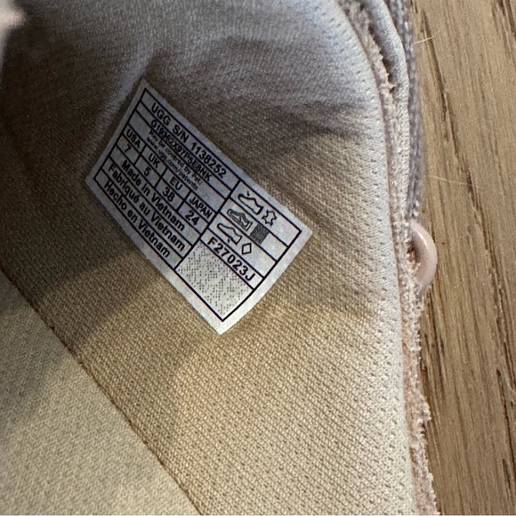 UGG Goldenstar Clogs in Sand - Picture 9 of 9